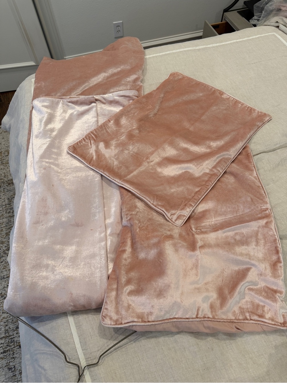 Luxurious Velvet Duvet Cover in Blush Pink w/ shams